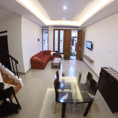 Baturetno Padma Laguna Guesthouse מראה חיצוני תמונה